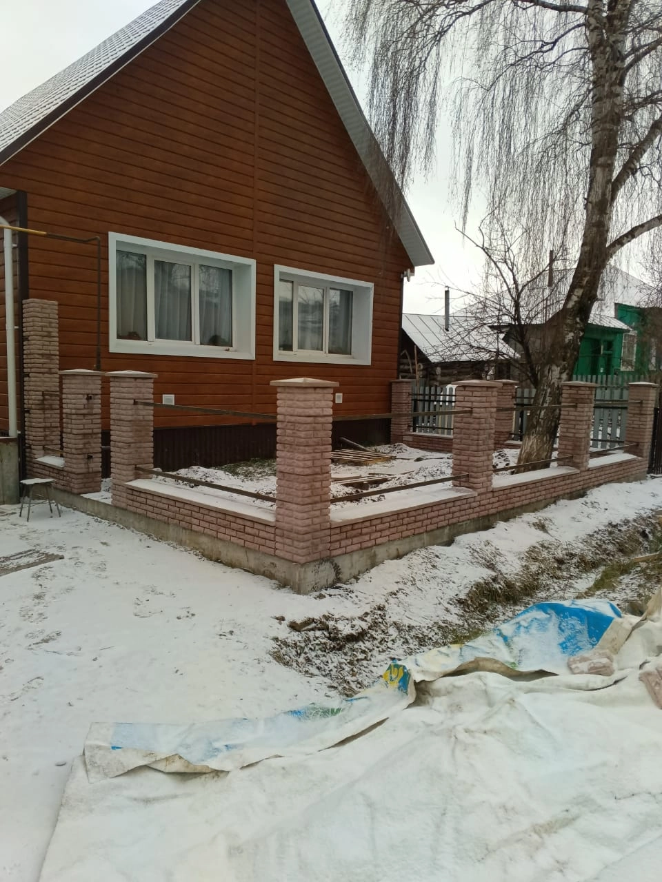Блок забора "Колотый кирпич с замком"